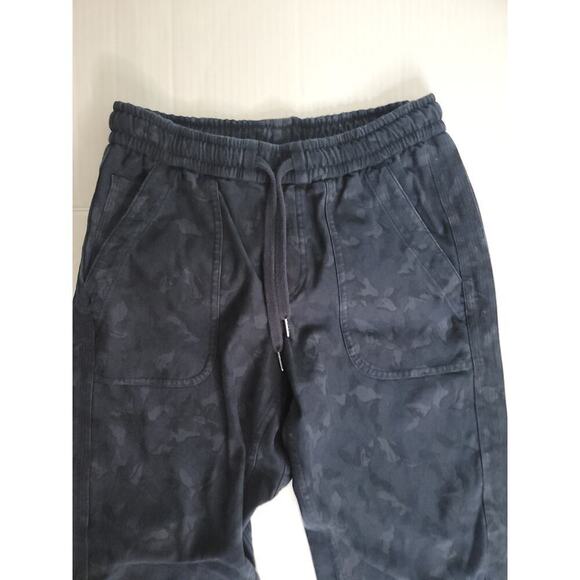 Athleta Womens 4 Camo Printed Farallon Jogger Pants Pull On Drawstring Pockets - Picture 3 of 10